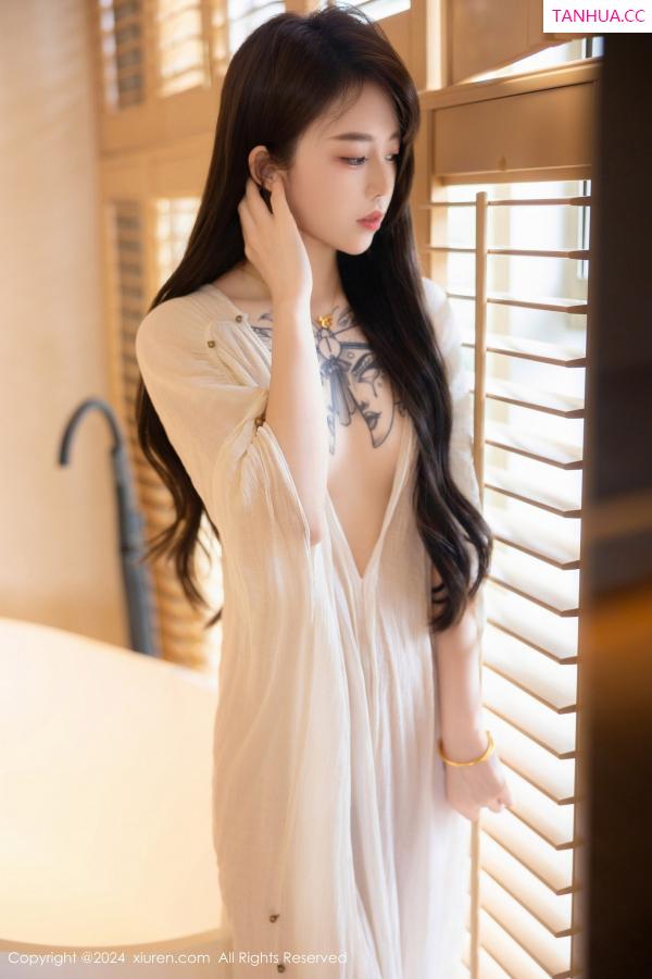   [XiuRen]高清写真图 2024.07.11 No.8842 夏竹 性感美腿第10张图片